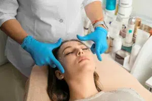 Injections d’Acide Hyaluronique du Visage : La Précision des MD Codes