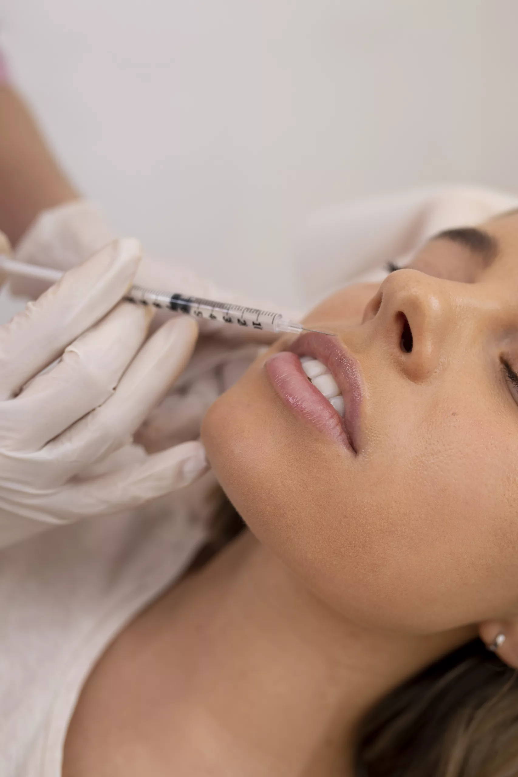 les injections d'acide hyaluronique en Médecine Esthétique Clinique Rivoli Massena 7